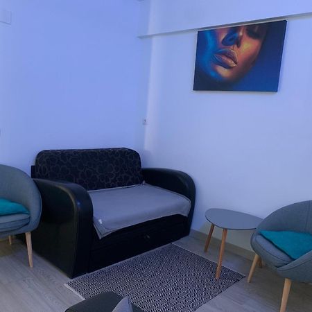 Black&White Suites Craiova Exterior foto