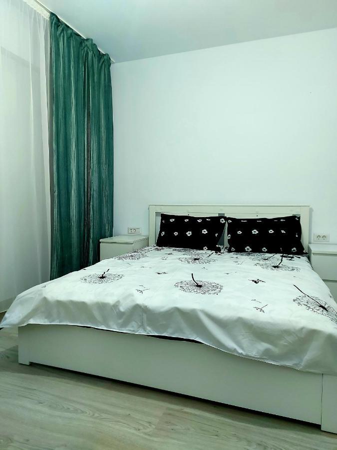 Black&White Suites Craiova Exterior foto