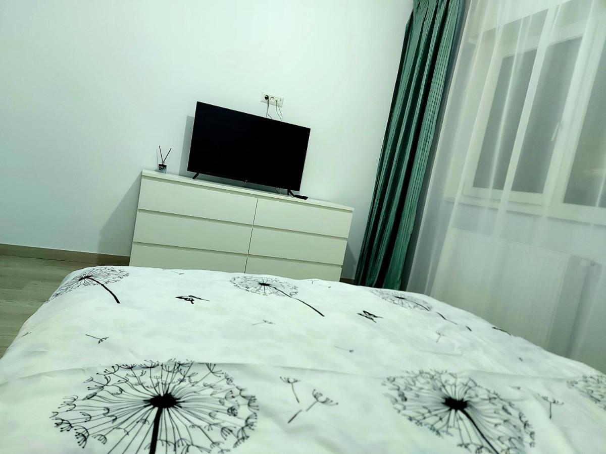 Black&White Suites Craiova Exterior foto